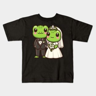 Just married cute frog copules Kids T-Shirt